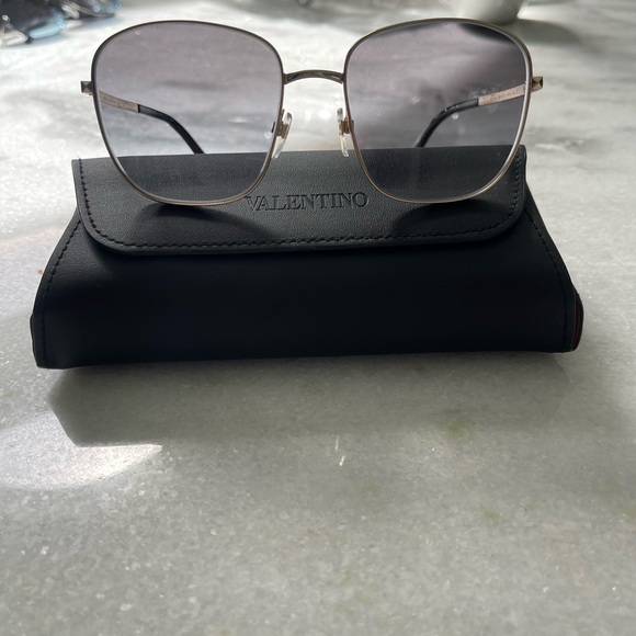 Women’s Valentino sunglasses with gold studs. - Picture 2 of 4